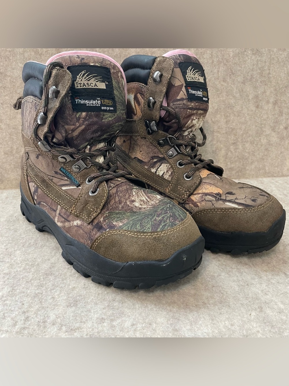Itasca Womens size 7 Tan/Camo Lace-Up thinsulate Ultra Hiking Shoes with Pink